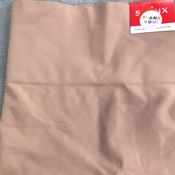 SpanxBoy Shorts and Red Hot  by Spanx Shaping Sheers Size Small New - Picture 2 of 11